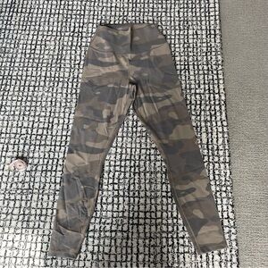 Alo Yoga High-Waist Camo Vapor Legging